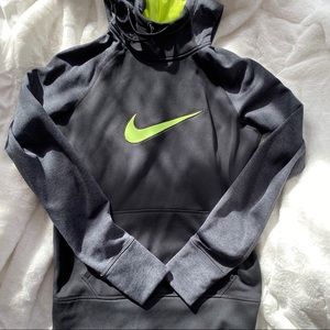 NWOT Nike therma-fit hoodie